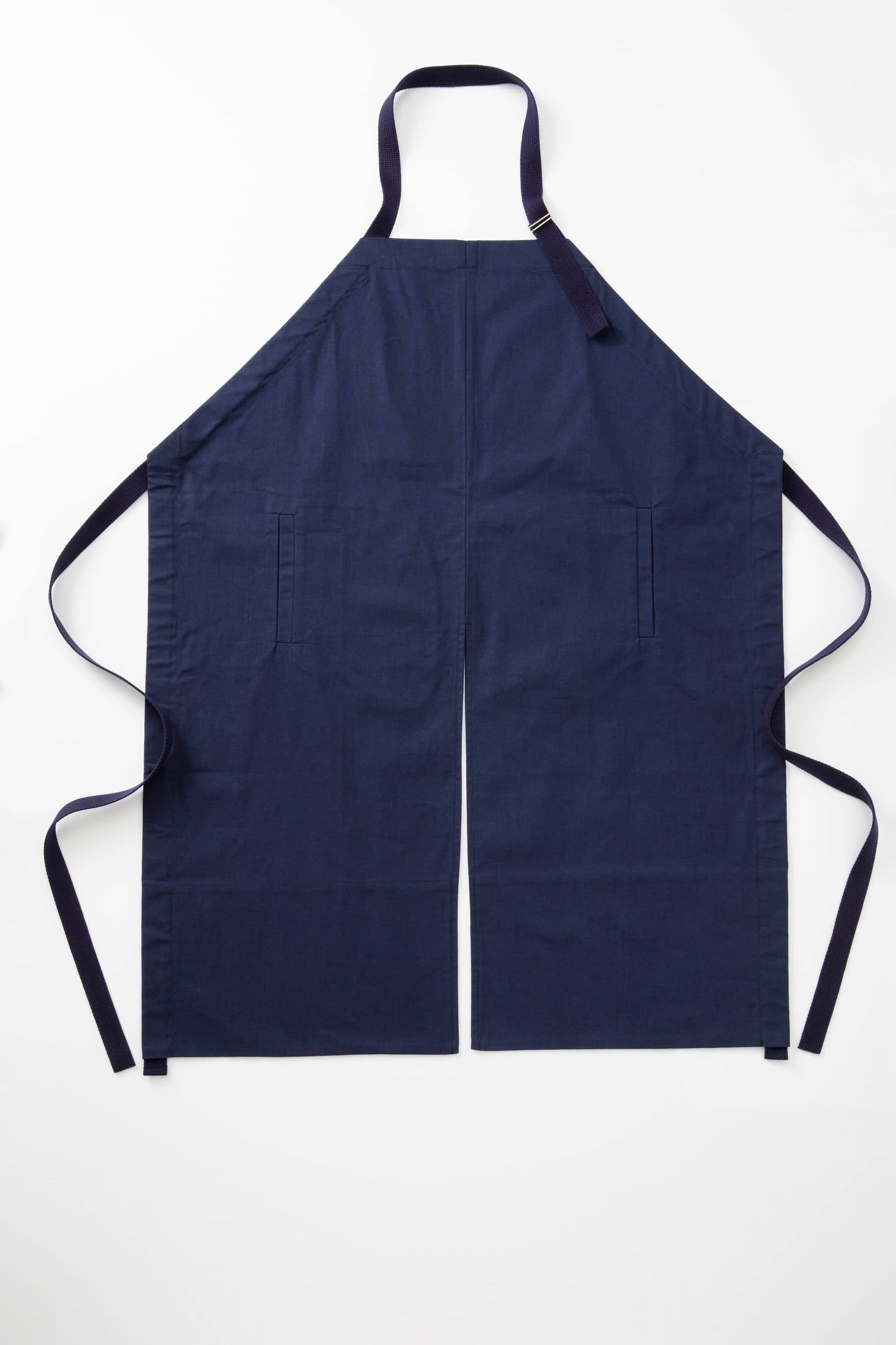 MAKU Japanese cotton apron in AI, Indigo Blue - front view